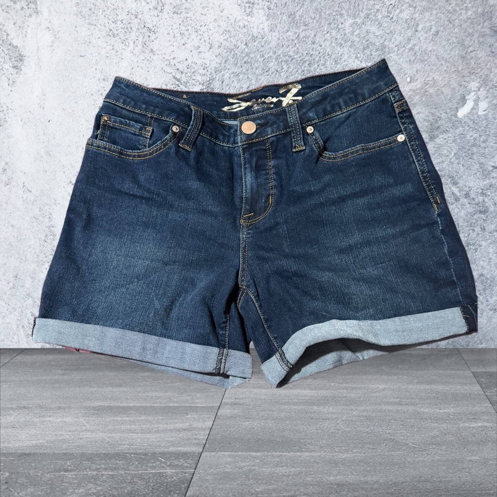 Seven7 women’s Weekend cuffed short NWOT
